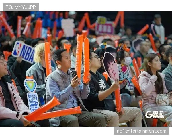 球迷热议杨瀚森状态低迷，女友社媒评论成焦点